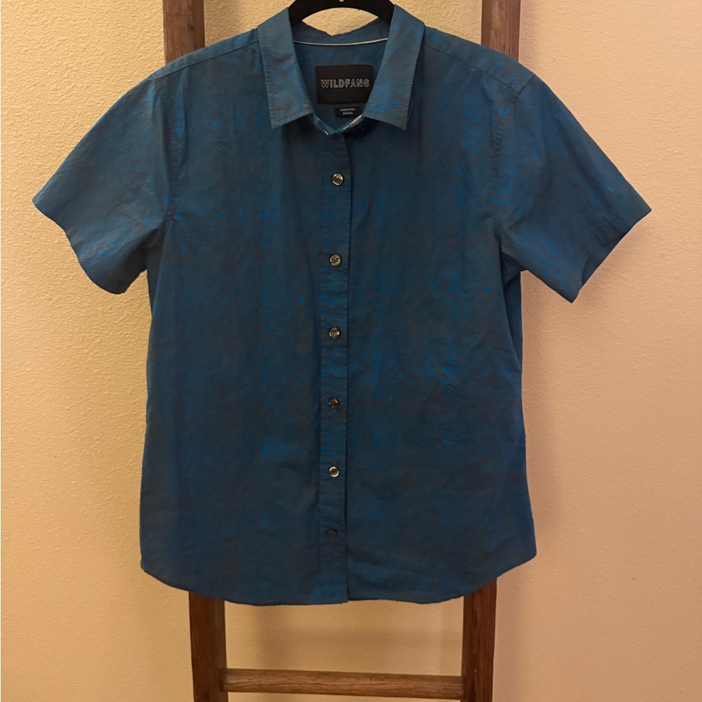 Wildfang Blue Short Sleeve Button Down Shirt